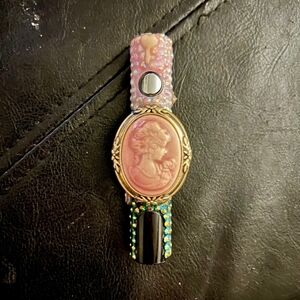 pink cameo 🍃 "wand"